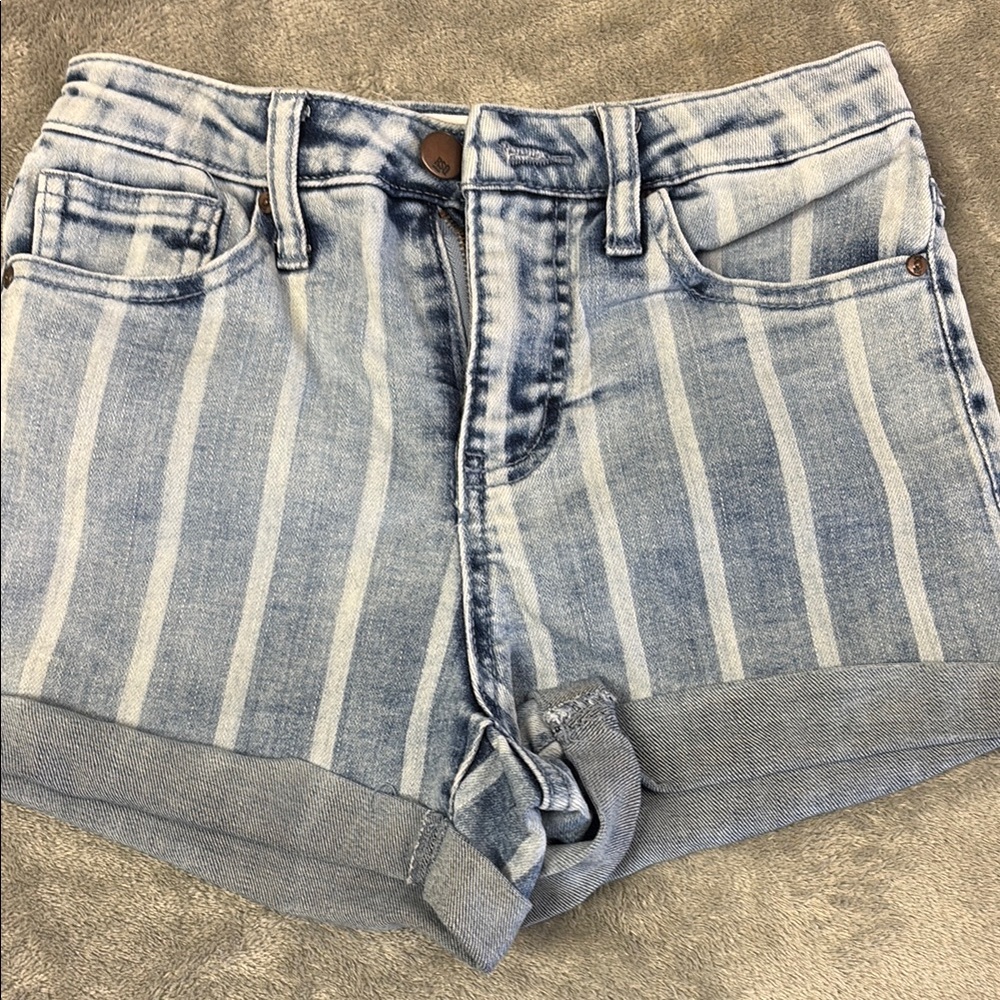 High-Waisted Blue and White Jean Shorts with Cuffed Hem